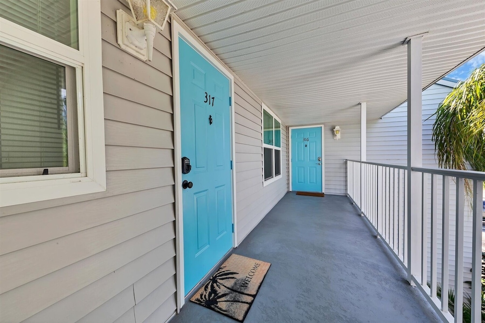 Myakka River 2/2 Private Waterfront Condo With Loft 2 Bedroom Condo