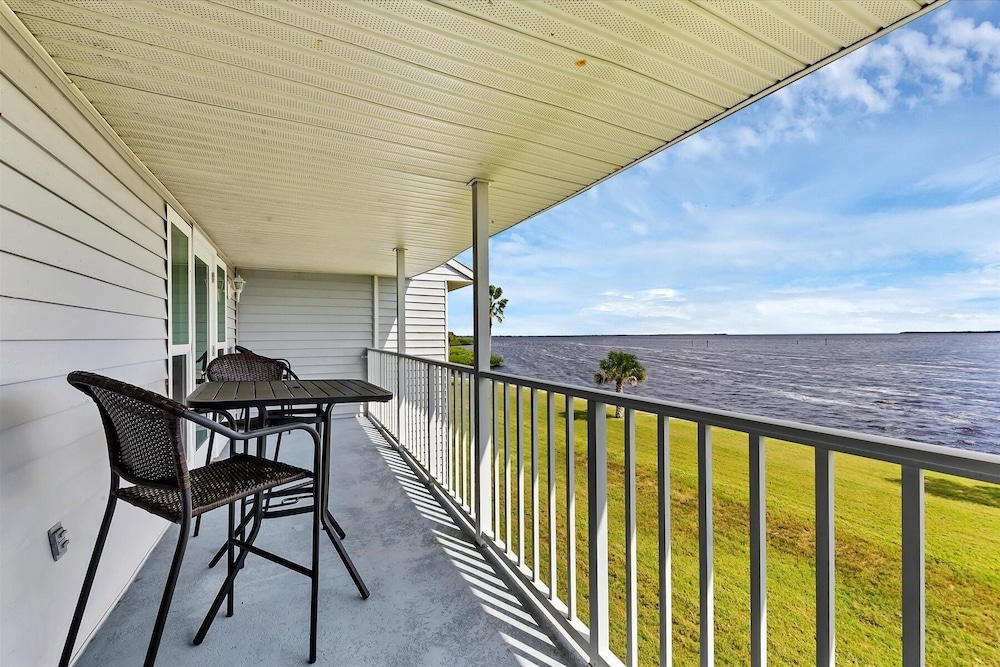 Myakka River 2/2 Private Waterfront Condo With Loft 2 Bedroom Condo