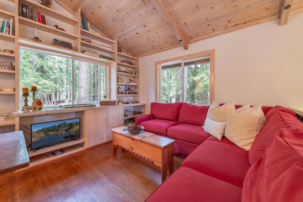 Tahoe Pines Beach Retreat 3 Bedroom Home