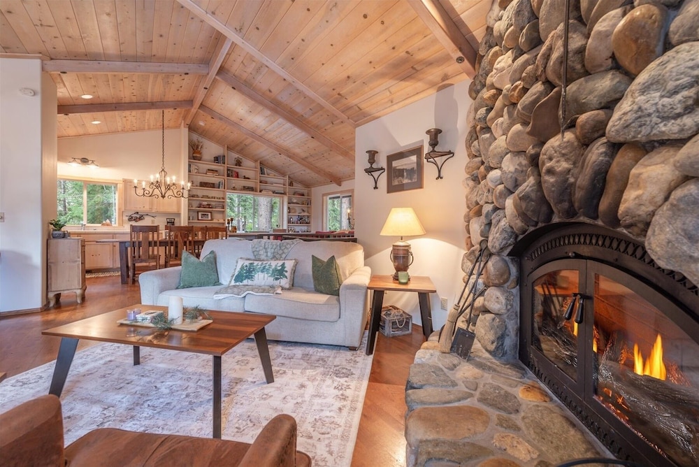 Tahoe Pines Beach Retreat 3 Bedroom Home