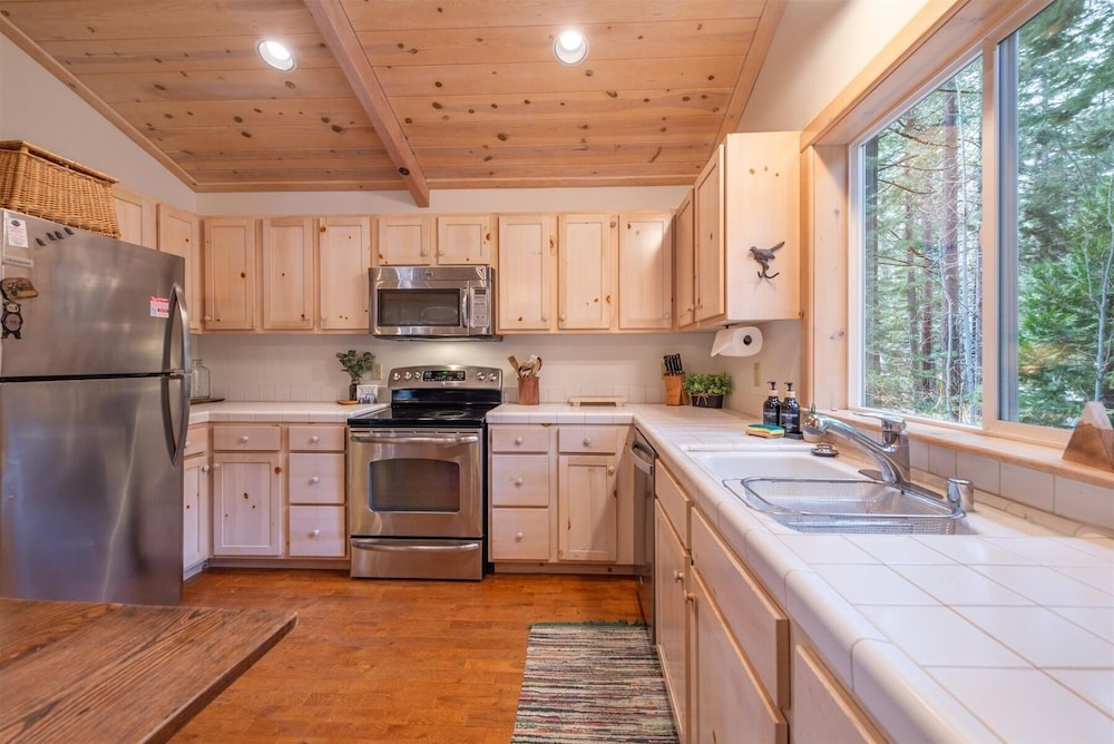 Tahoe Pines Beach Retreat 3 Bedroom Home