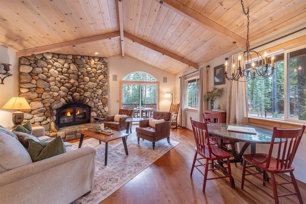 Tahoe Pines Beach Retreat 3 Bedroom Home