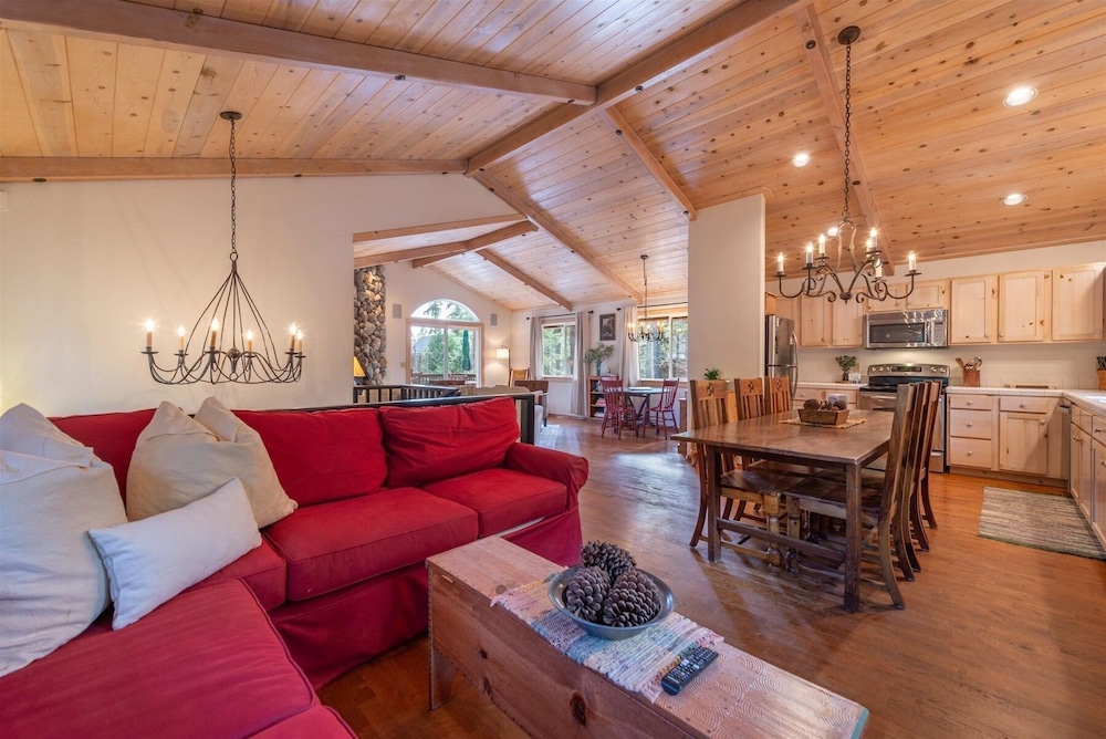 Tahoe Pines Beach Retreat 3 Bedroom Home