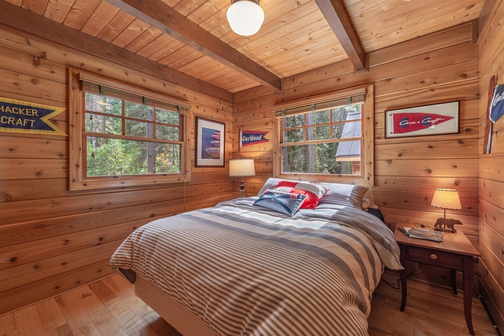 Cozy Pet Friendly Cabin in Lake Tahoe by Sierra Getaways view 4