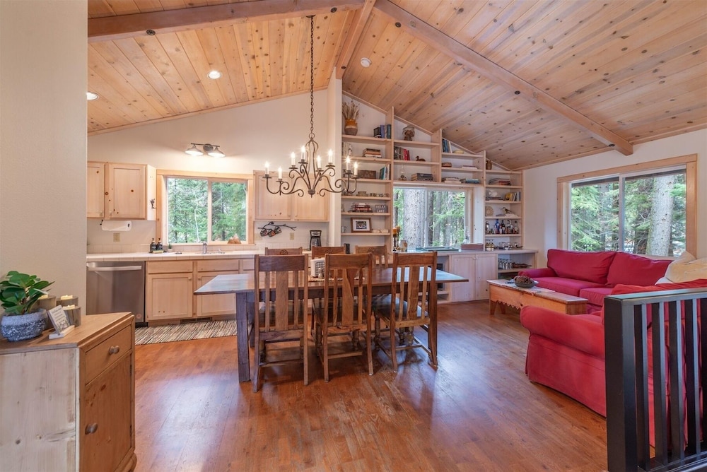 Tahoe Pines Beach Retreat 3 Bedroom Home