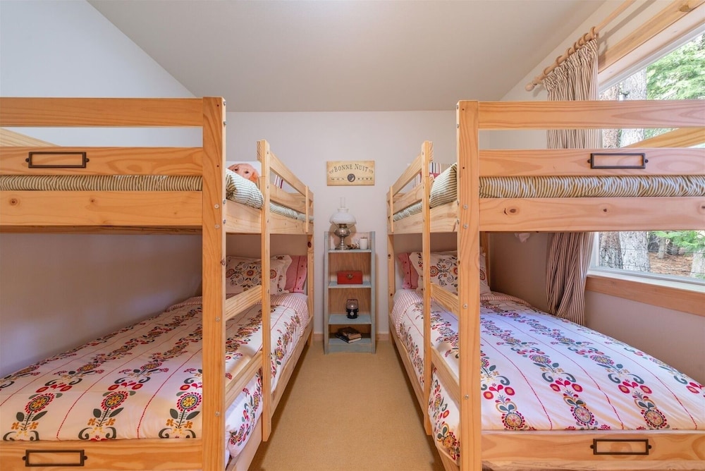 Tahoe Pines Beach Retreat 3 Bedroom Home