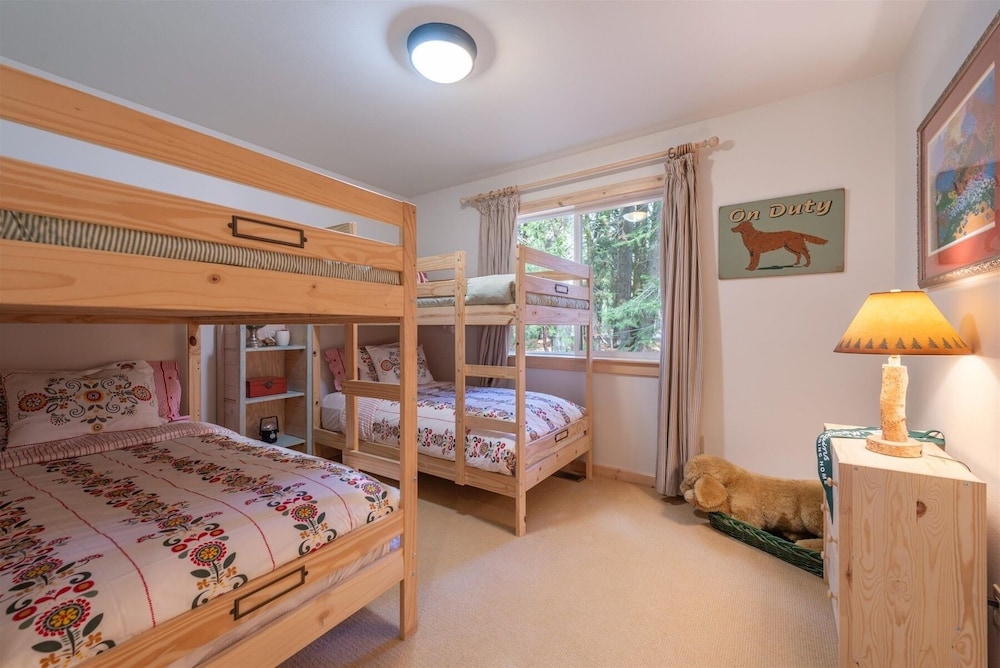 Tahoe Pines Beach Retreat 3 Bedroom Home