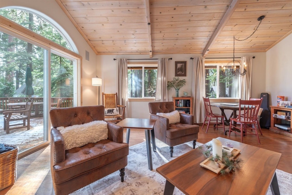 Tahoe Pines Beach Retreat 3 Bedroom Home