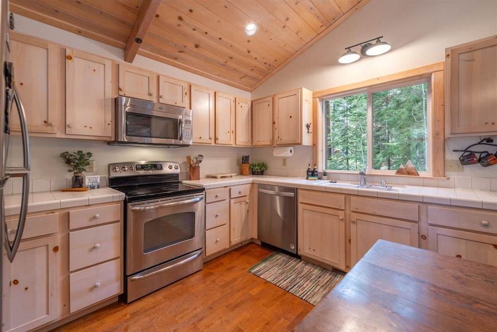 Tahoe Pines Beach Retreat 3 Bedroom Home