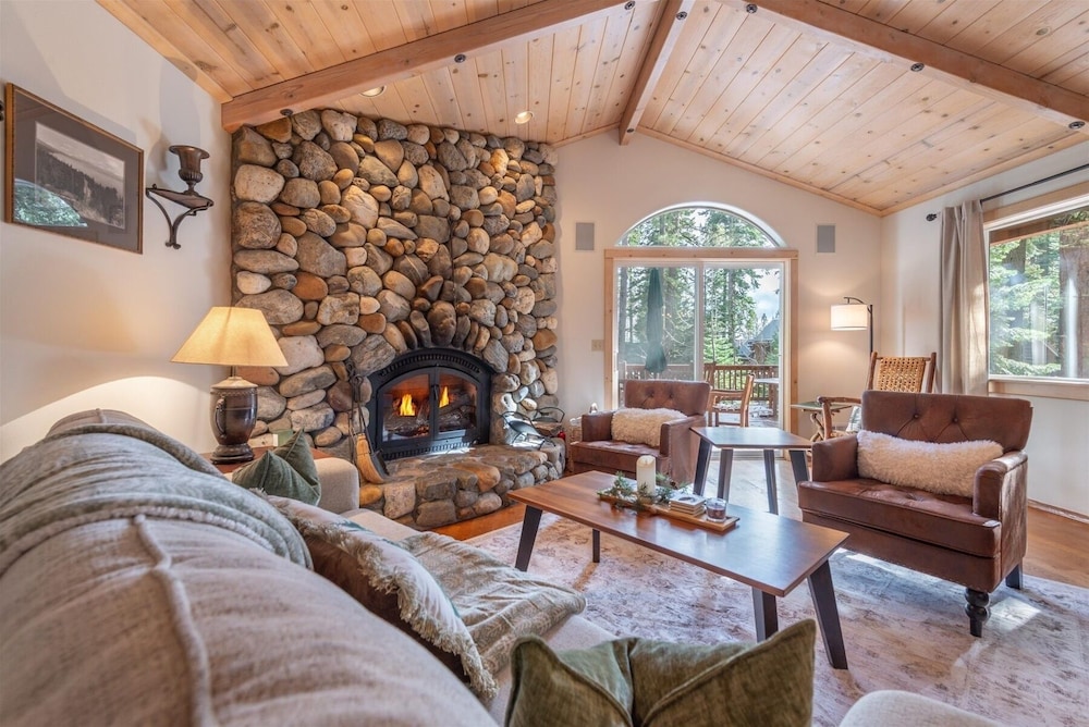 Tahoe Pines Beach Retreat 3 Bedroom Home