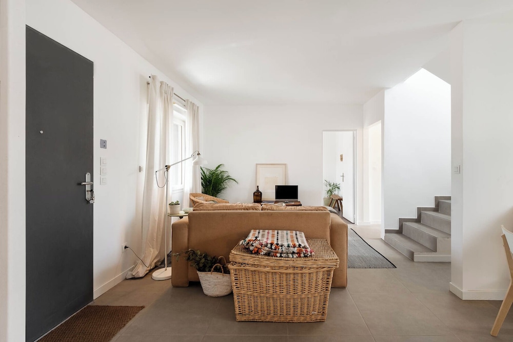 Aguda1 · Aguda's Family House 4bd, Parking, BBQ