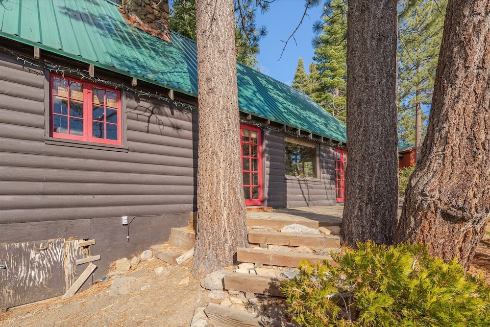 Authentic & Stylish Cabin in Lake Tahoe by Sierra Getaways view 4