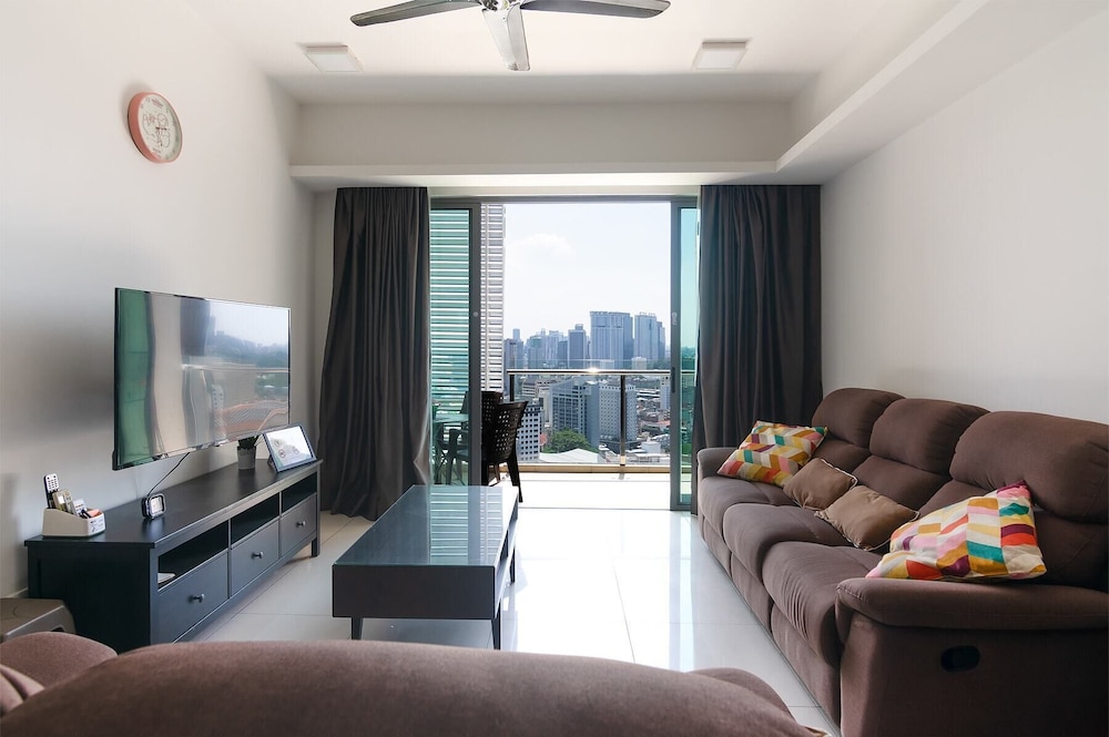 A Stylish High Floor 3BR Apt at Bukit Bintang