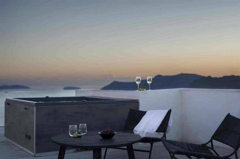 ArmonOia Suites