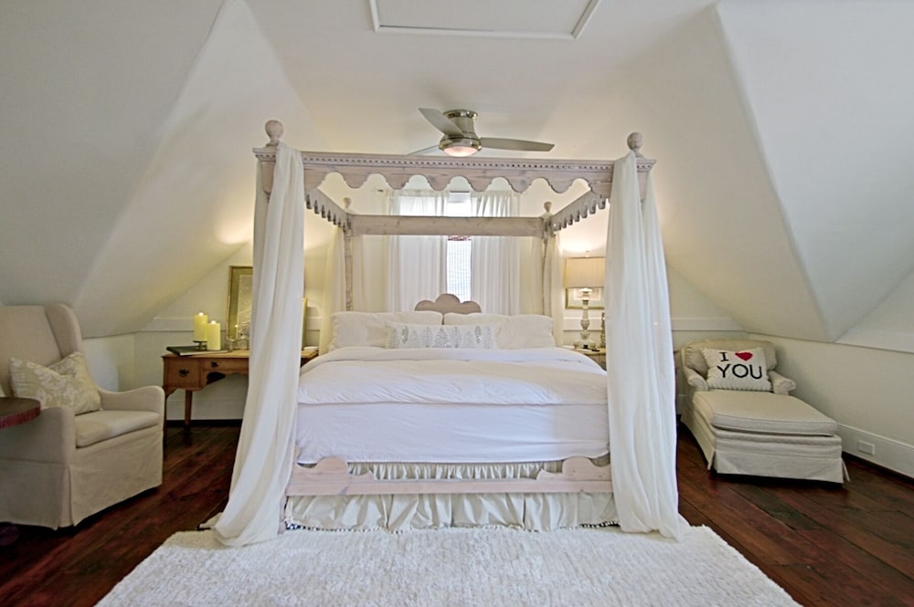 Chesnut Cottage Inn