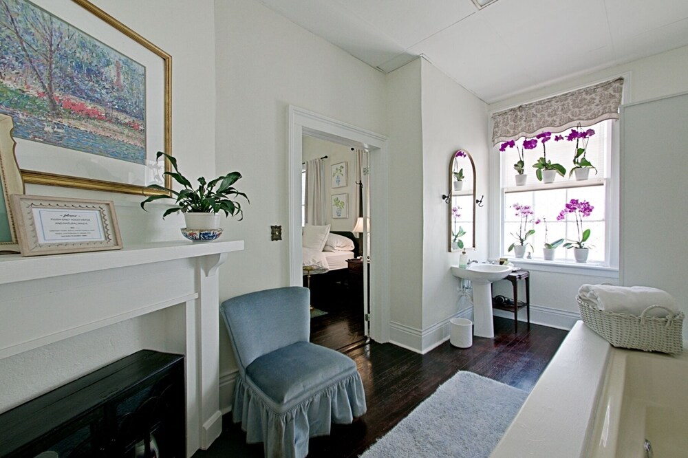 Chesnut Cottage Inn