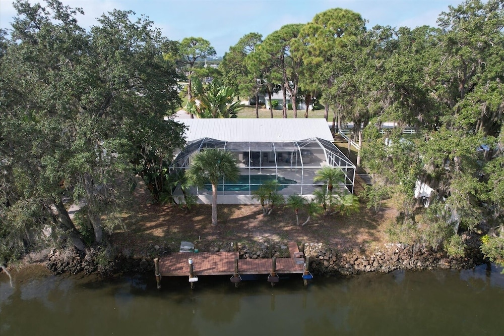 Englewood 2 Bedroom Canalfront Pool Cottage 2 Home