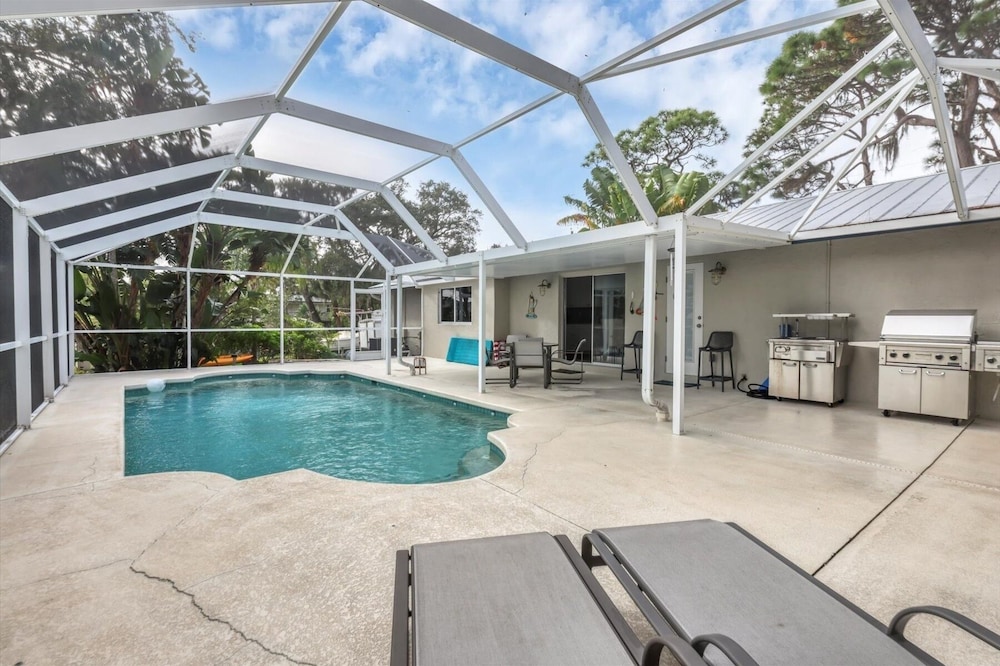 Englewood 2 Bedroom Canalfront Pool Cottage 2 Home