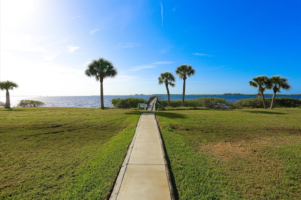 Myakka River 2/2 Private Waterfront Condo With Loft 2 Bedroom Condo
