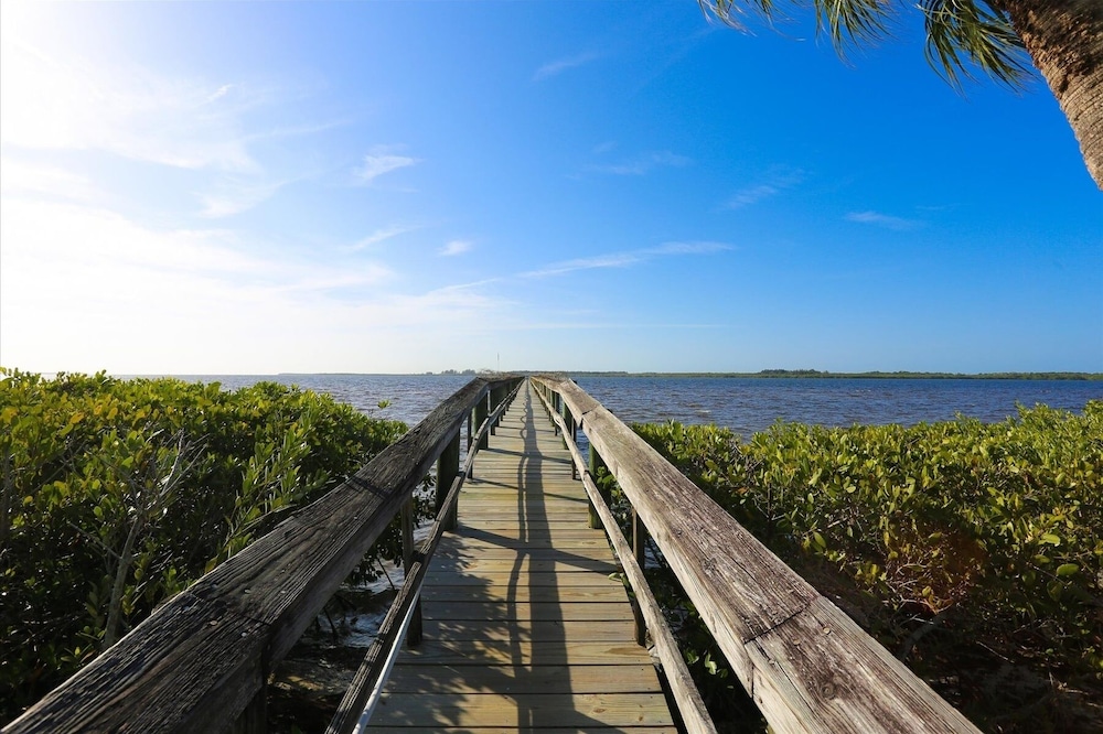Myakka River 2/2 Private Waterfront Condo With Loft 2 Bedroom Condo