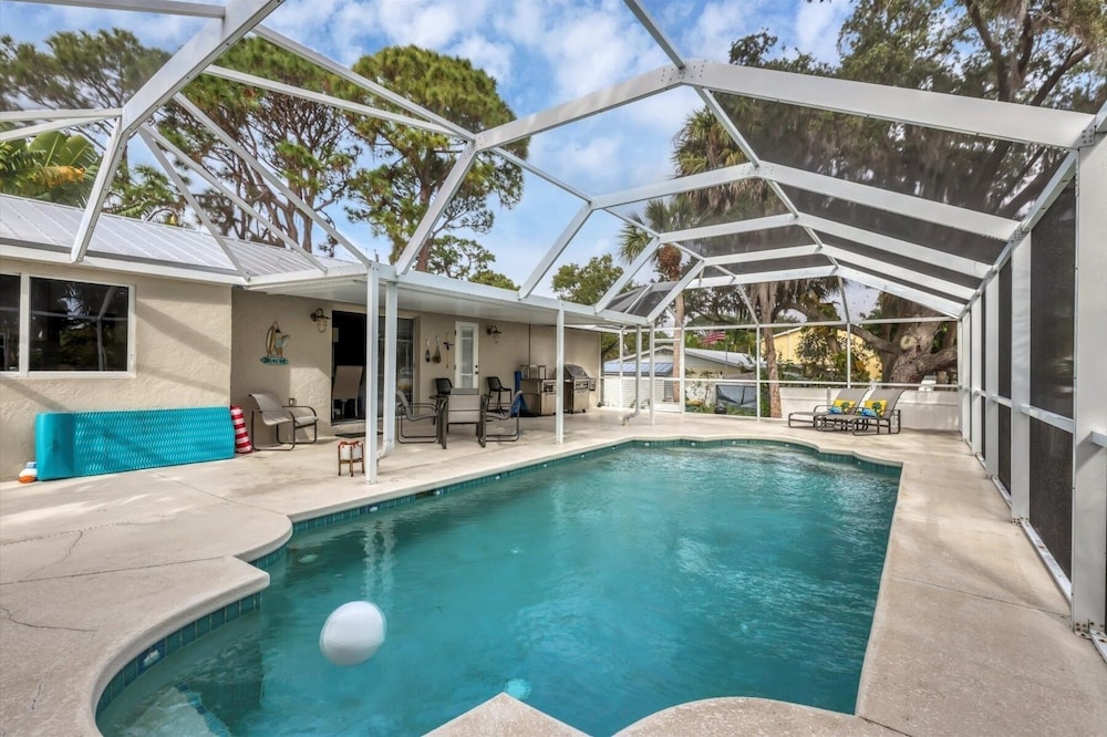 Englewood 2 Bedroom Canalfront Pool Cottage 2 Home