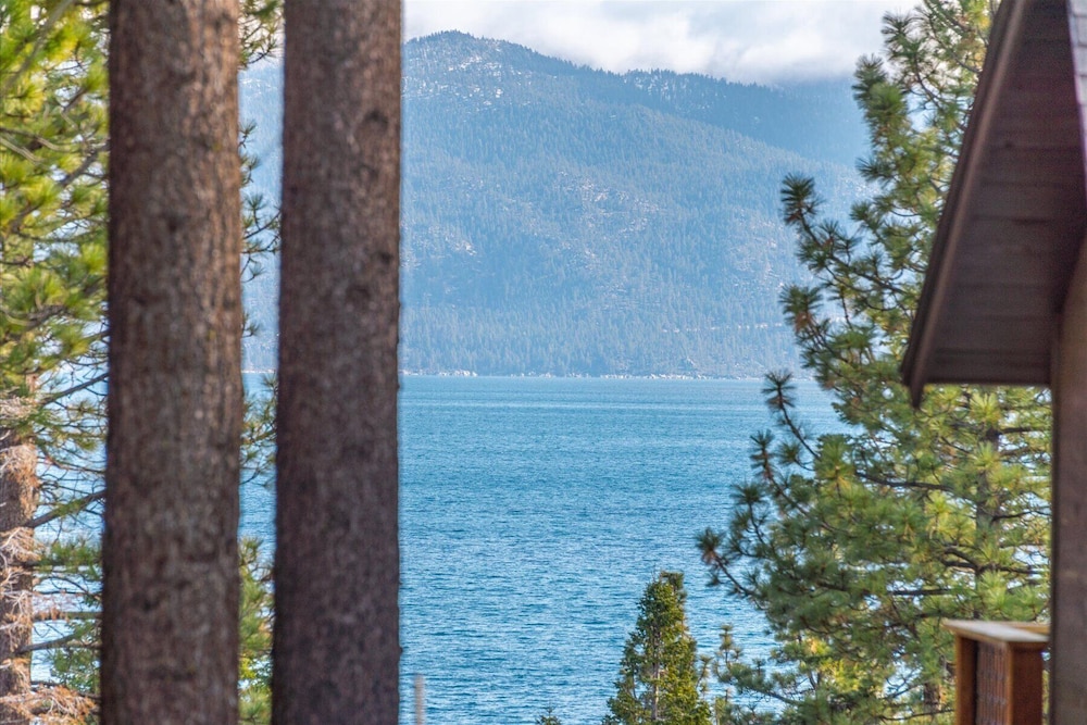 Authentic & Stylish Cabin in Lake Tahoe by Sierra Getaways view 5