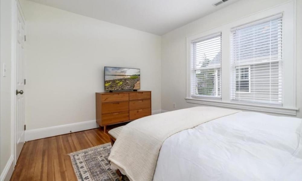 Bridgeport Vacations - Black Rock Home - 4 bed - Jacuzzi Bath - Beach - Property Image 25