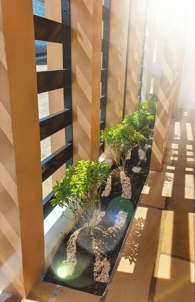 3 Bedroom Fully Furnished Aircon House With Free Car Park