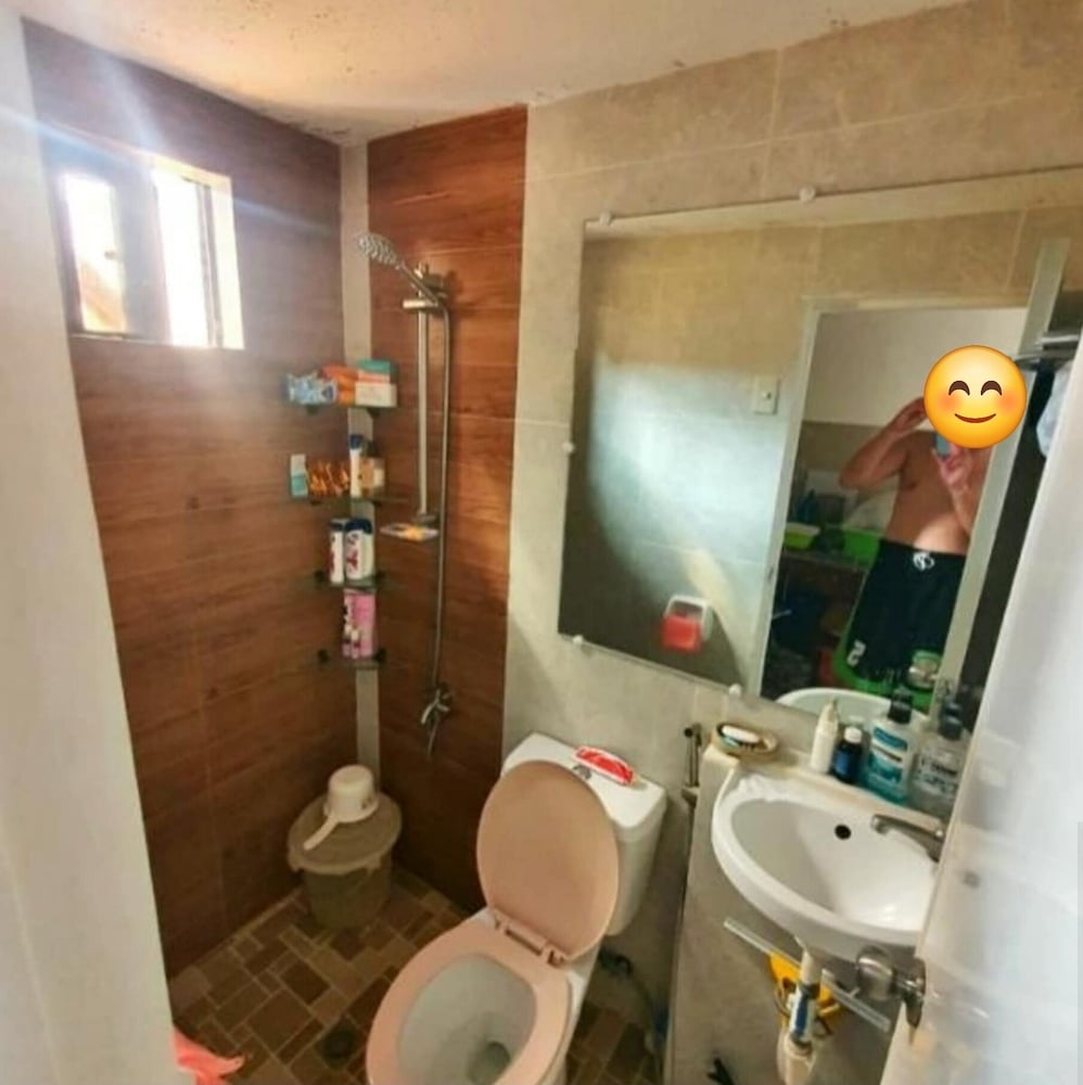 3 Bedroom Fully Furnished Aircon House With Free Car Park