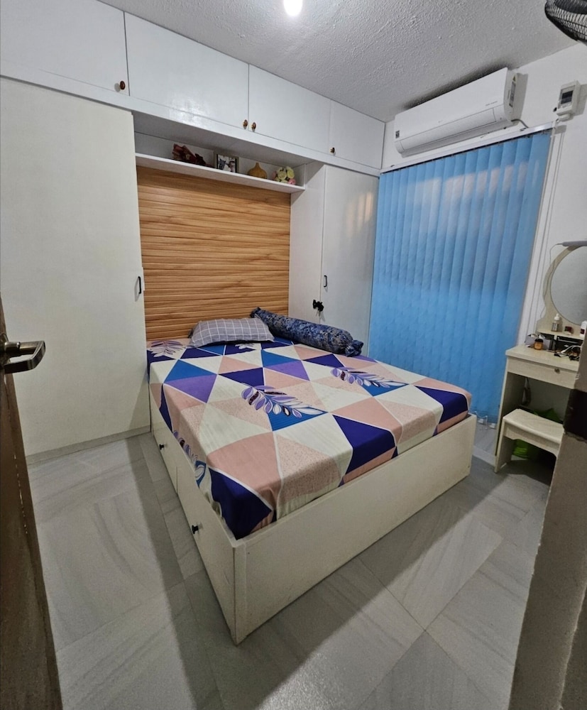 3 Bedroom Fully Furnished Aircon House With Free Car Park