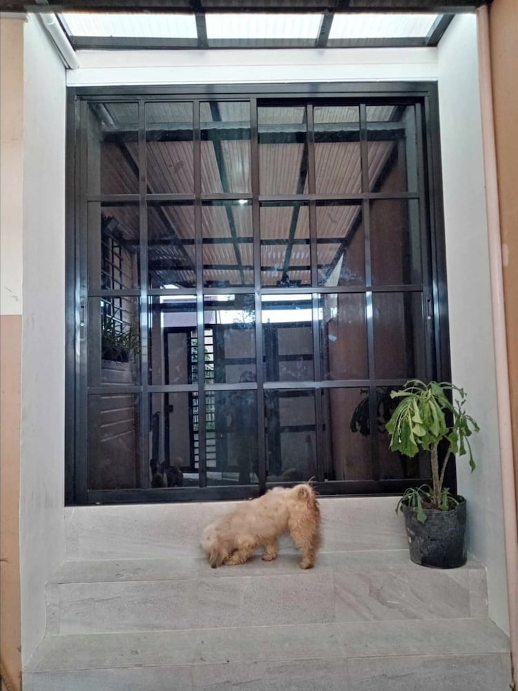 3 Bedroom Fully Furnished Aircon House With Free Car Park