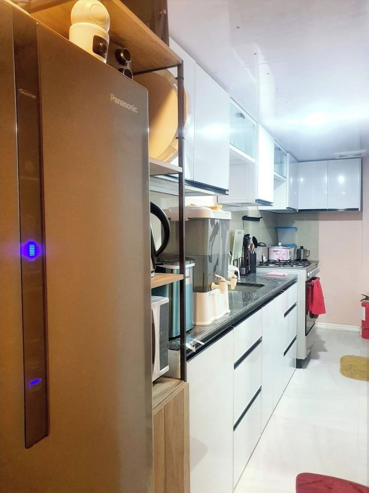 3 Bedroom Fully Furnished Aircon House With Free Car Park