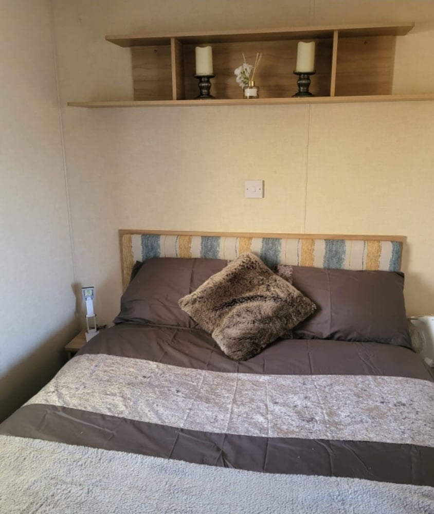 Warm and Snuggly 8-berth Static in Essex view 3