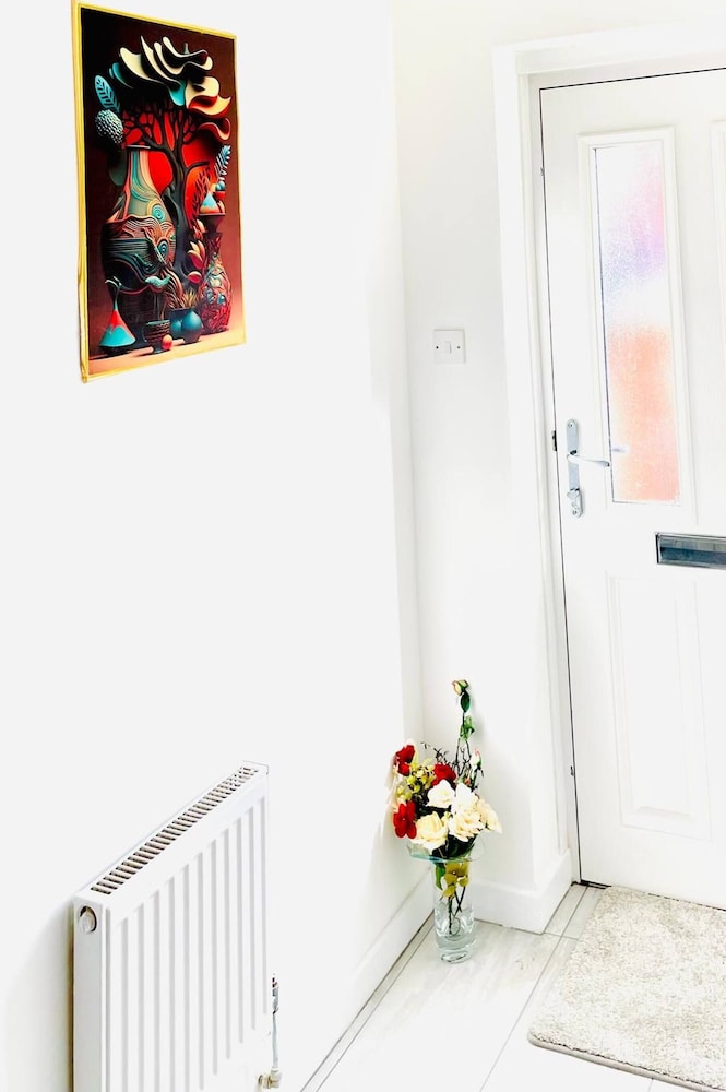 Stylish 3 BDR House With Free Parking Near Hulme