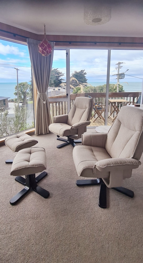 Kaka Point Luxury Spa Accommodation view 3