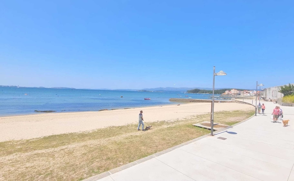 Seaside Apartment Sleeps 6 With Balcony