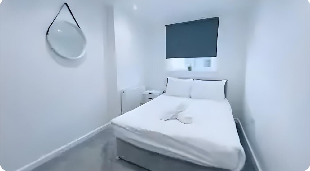 Charming 2-bed Apartment in Liverpool photo 3