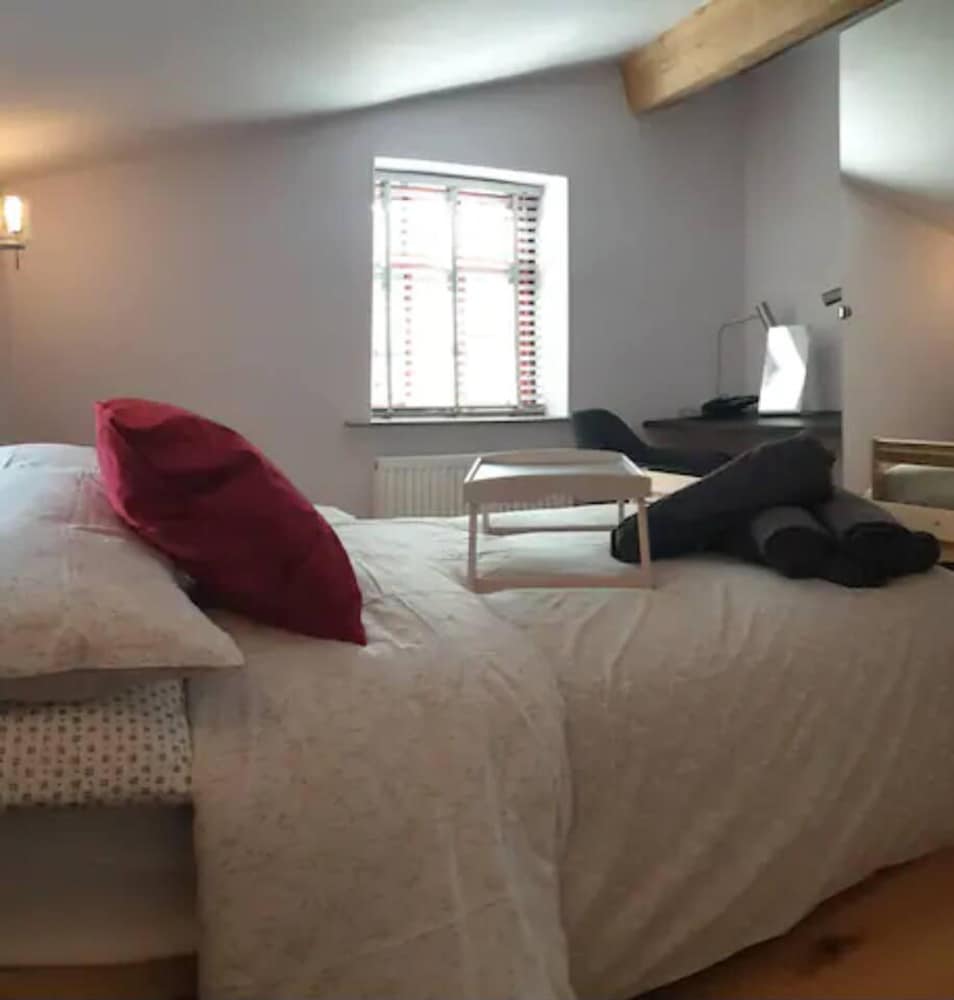 Sparks - Family Suite in Canalside Guesthouse view 3