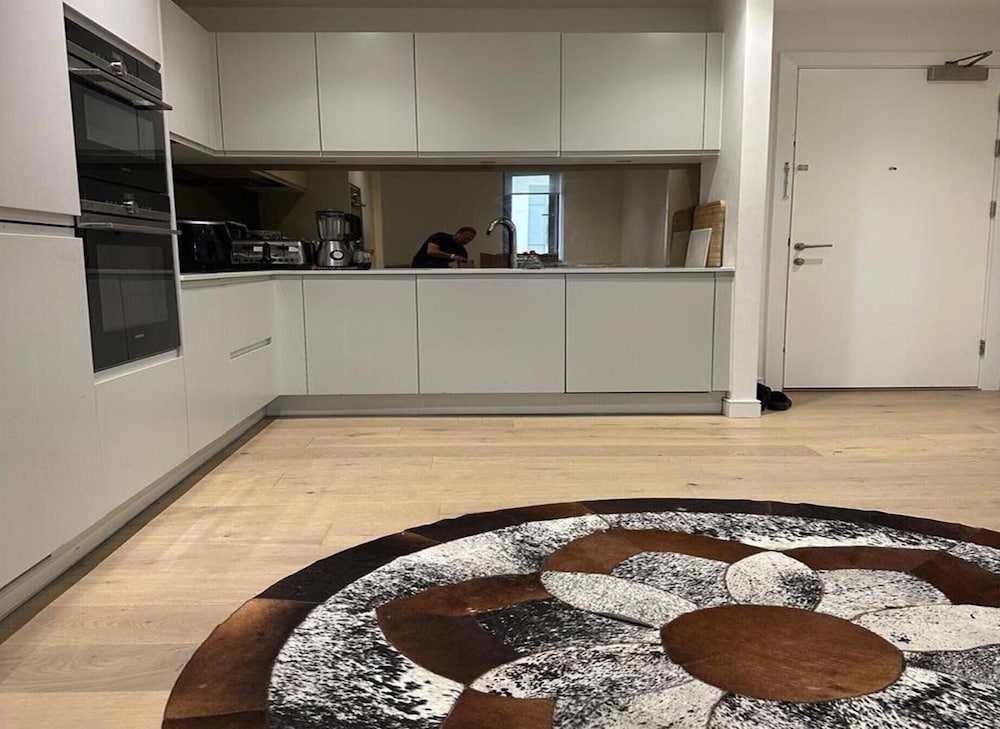 Stunning 2-bedroom Flat With Park View
