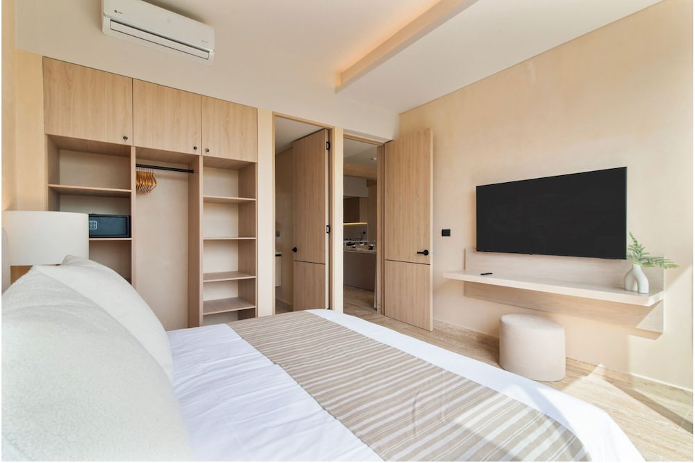 Corasol Modern Apt with Terrace
