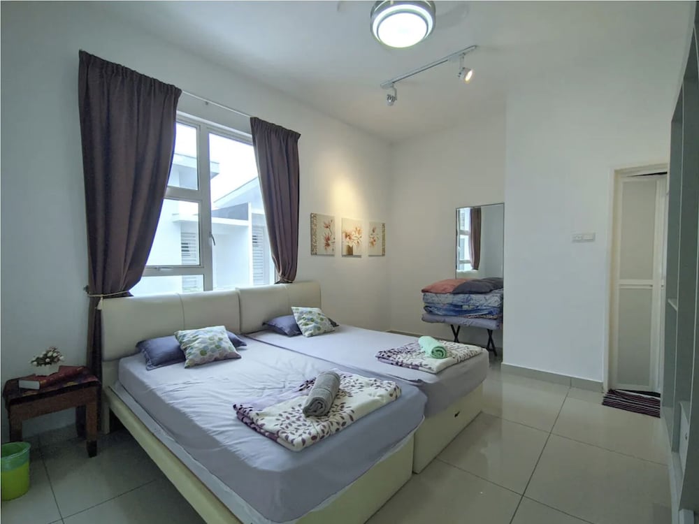 Lux Desaru Villa