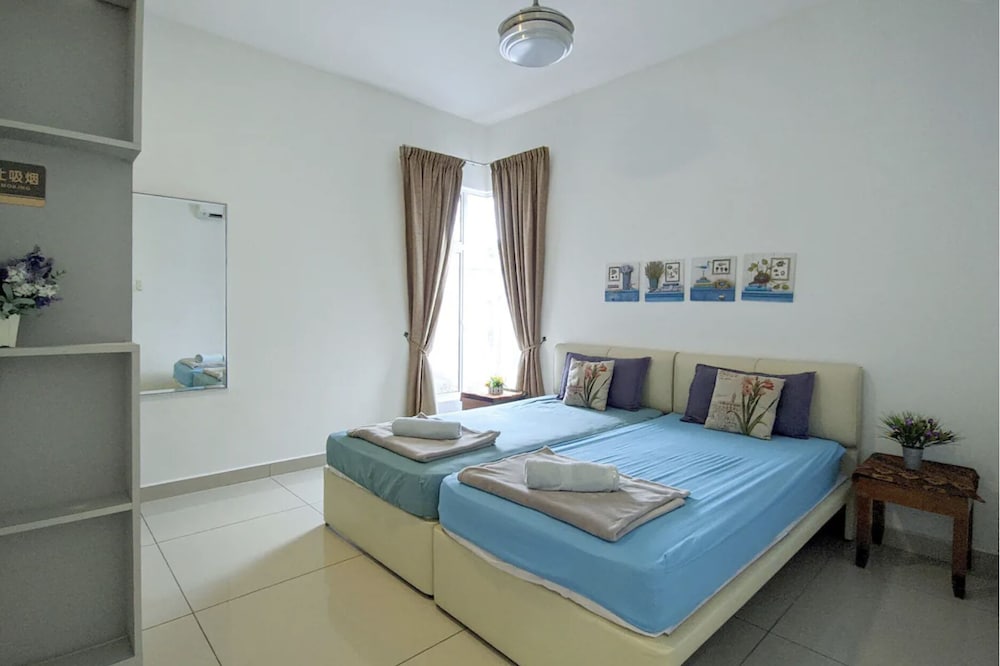 Lux Desaru Villa
