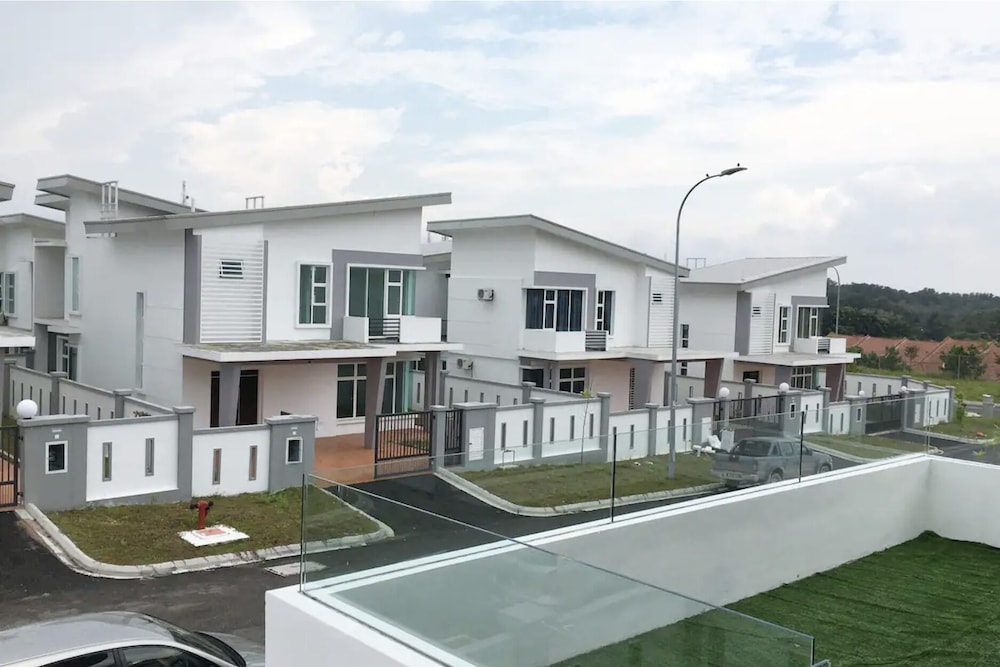 Lux Desaru Villa