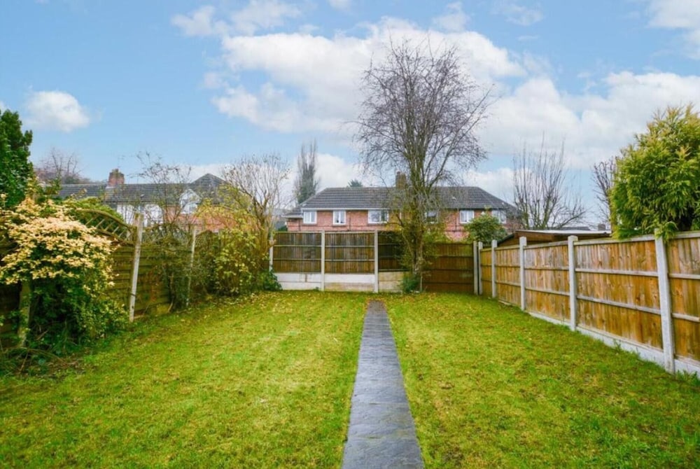 2 Bedroom Minimalist Home From Home With Parking