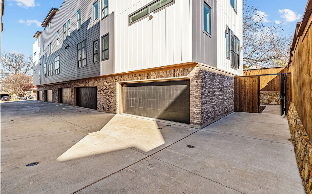 Landing Apartments - Downtown Dallas