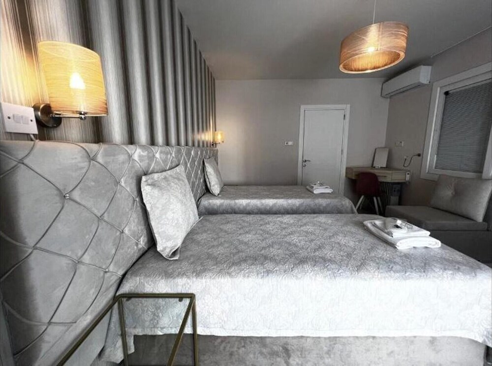 4 Bedroom Private Villa, Pool, Kyrenia Town