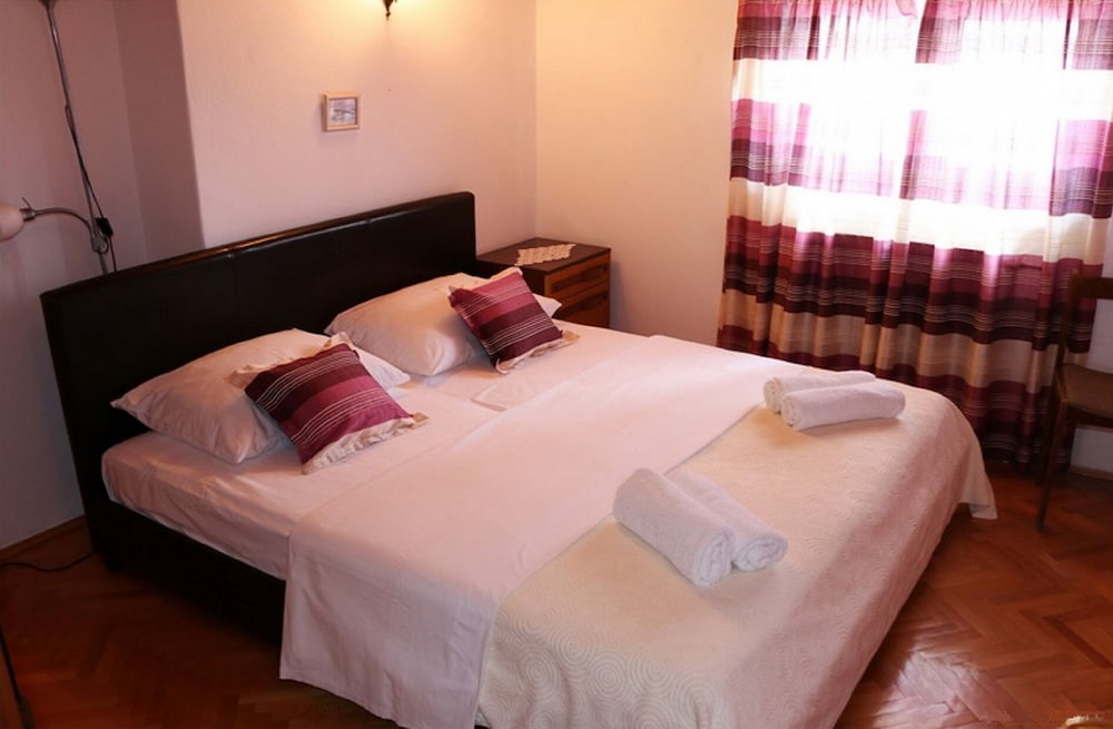 Buffalo - 150m From the Beach & Parking - A2 view 3