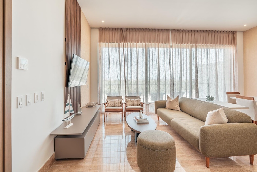 Modern Loft With Views in Exclusive Tower