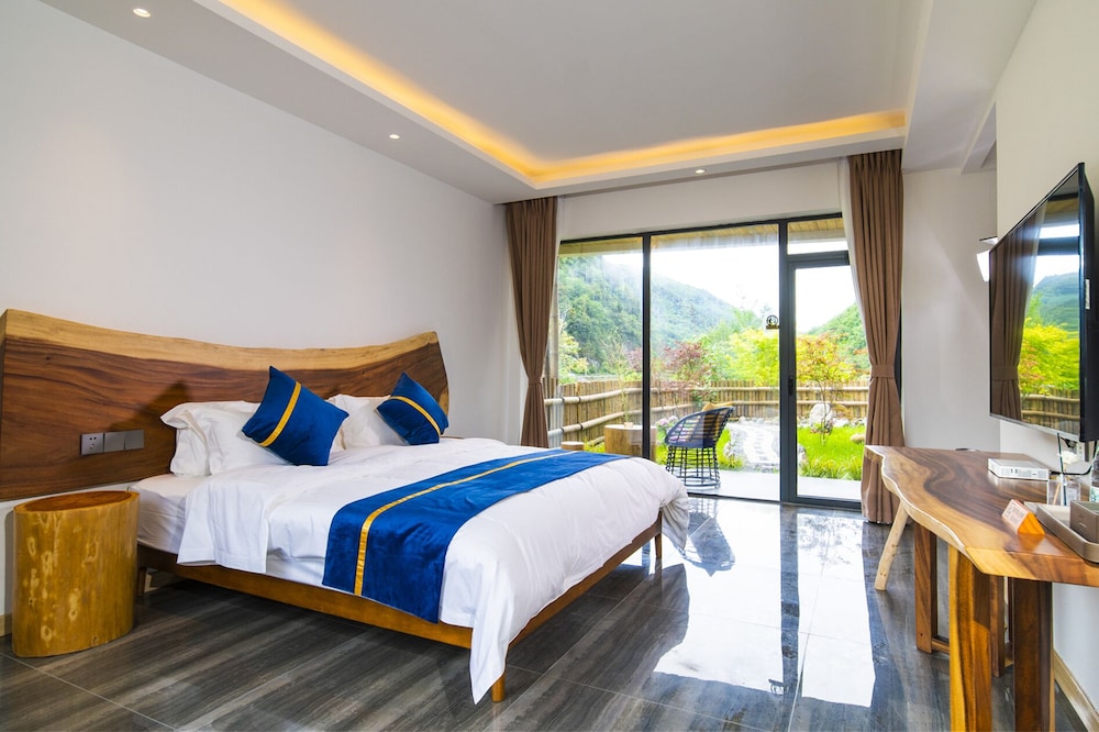 Summergarden Hotel