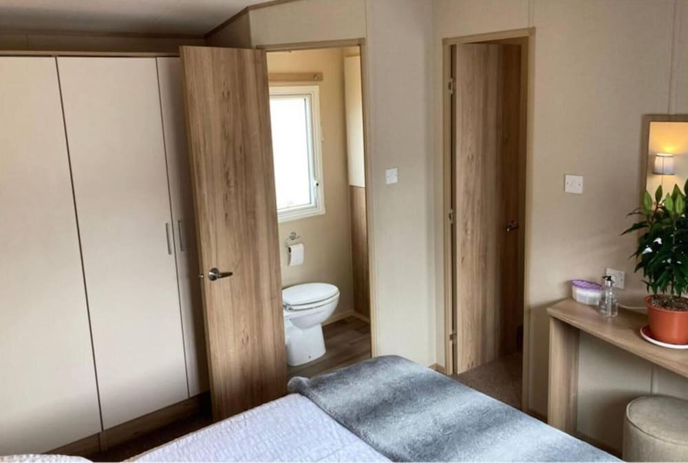 Luxury 2 Bedroom Holiday Home on Beachside Park view 2